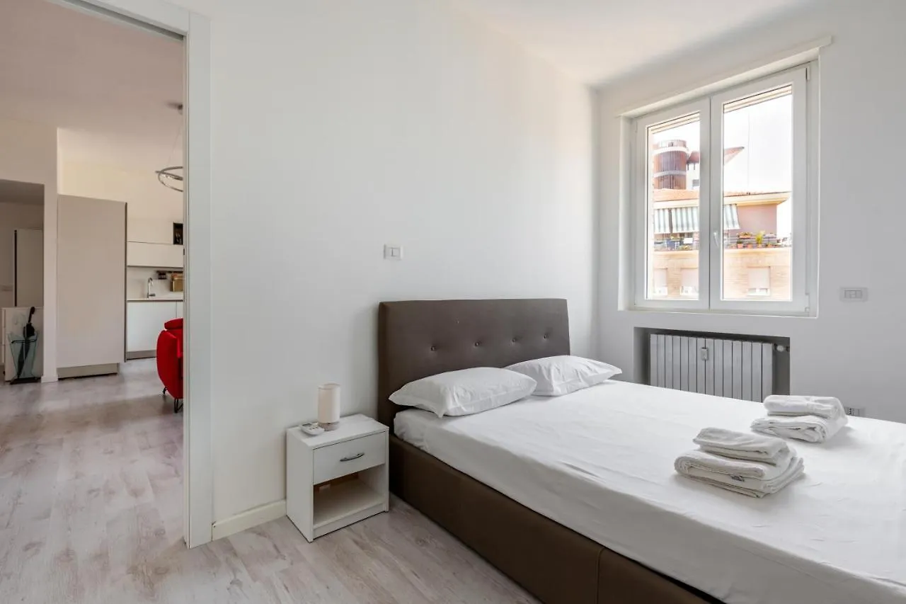 Garibaldi & Gae Aulenti Modern Apt With Private Parking! Milan Italy