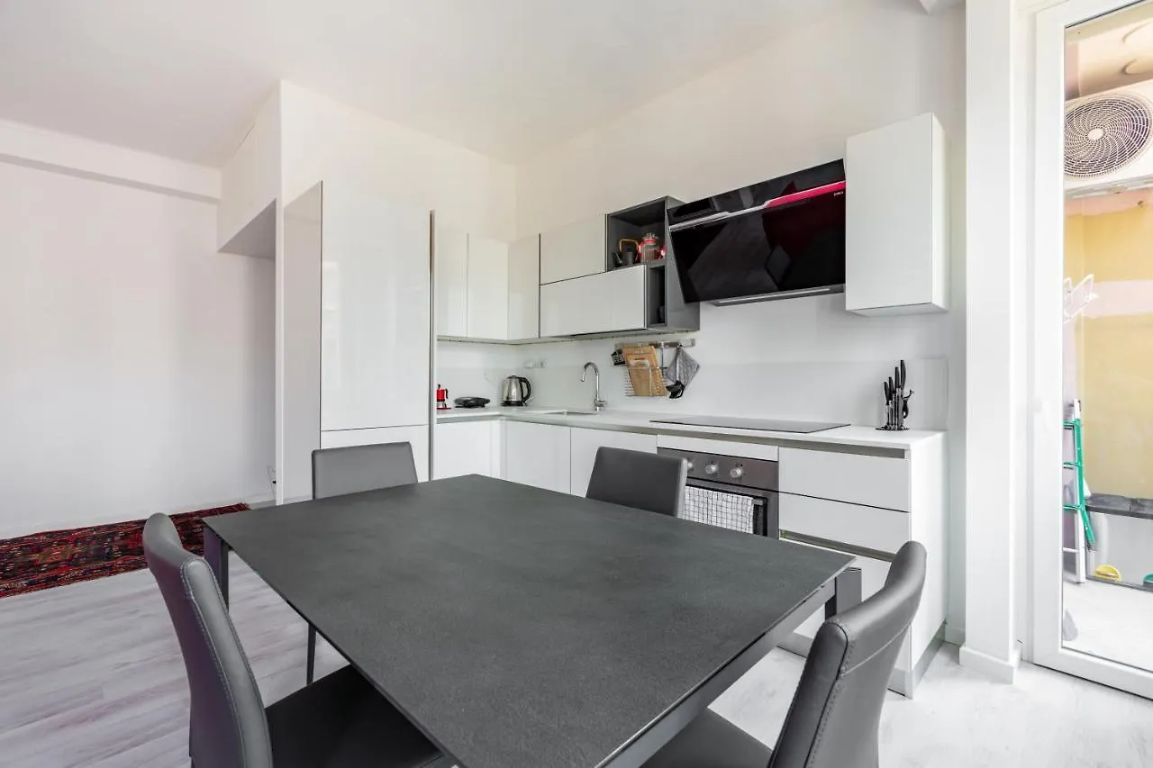 Garibaldi & Gae Aulenti Modern Apt With Private Parking! Milan Apartment